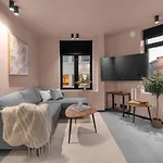 Center - 2 Steps From Main Street! *
