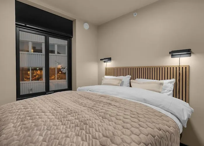 Center - 2 Steps From Main Street! *