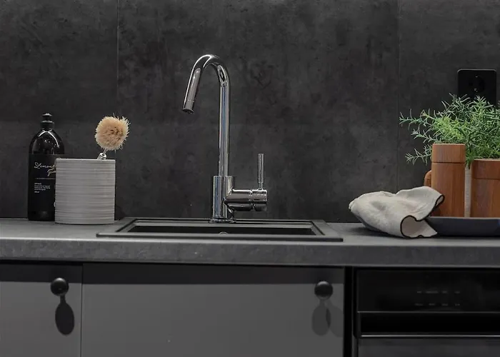 Center - 2 Steps From Main Street! Apartment