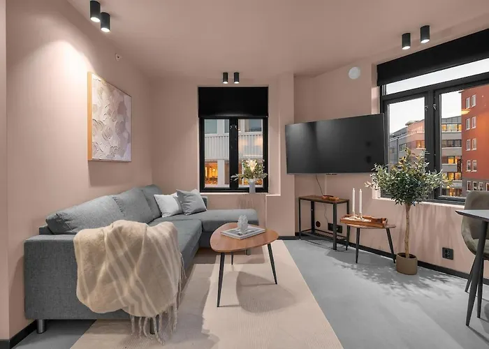 Center - 2 Steps From Main Street! *