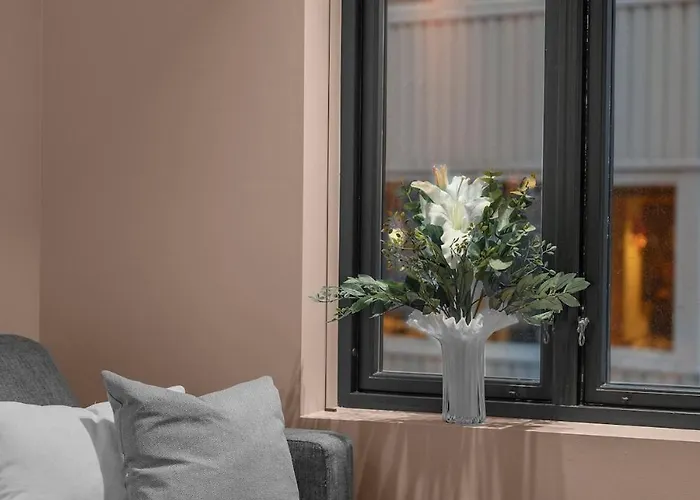 Center - 2 Steps From Main Street!